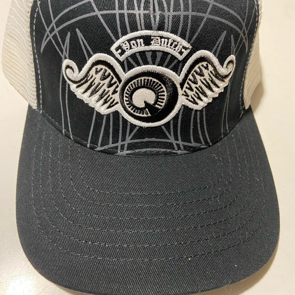 New! Von Dutch Trucker Hat in black and white